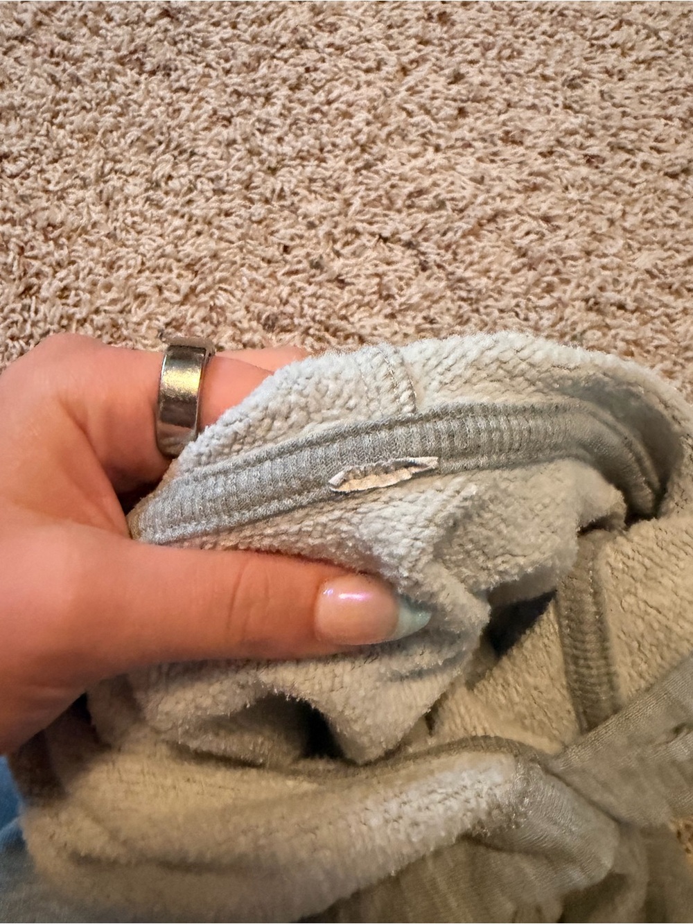 ALO Yoga Light Gray Hooded Sweatshirt - Picture 4 of 4